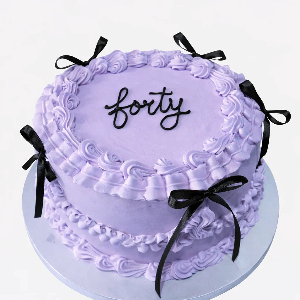 ROUND VINTAGE CAKE (Custom).