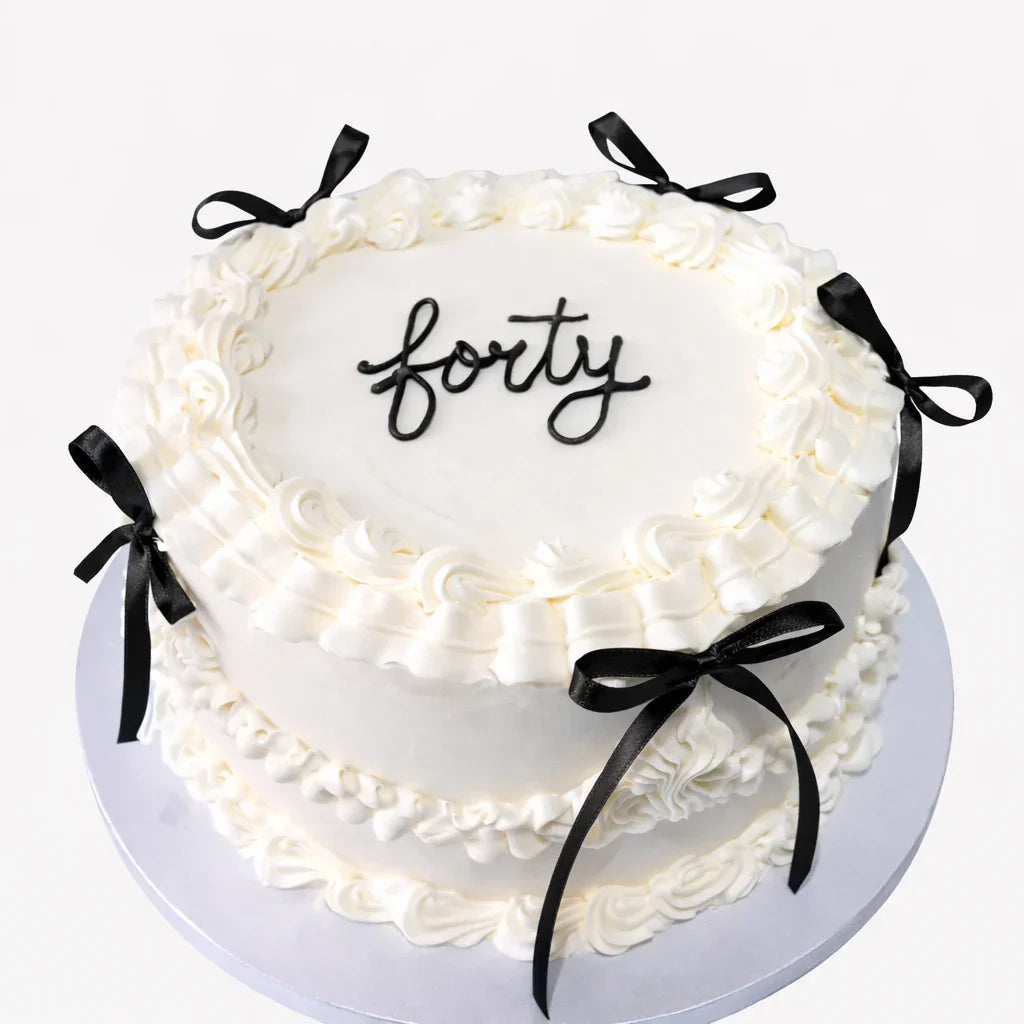 ROUND VINTAGE CAKE (Custom).